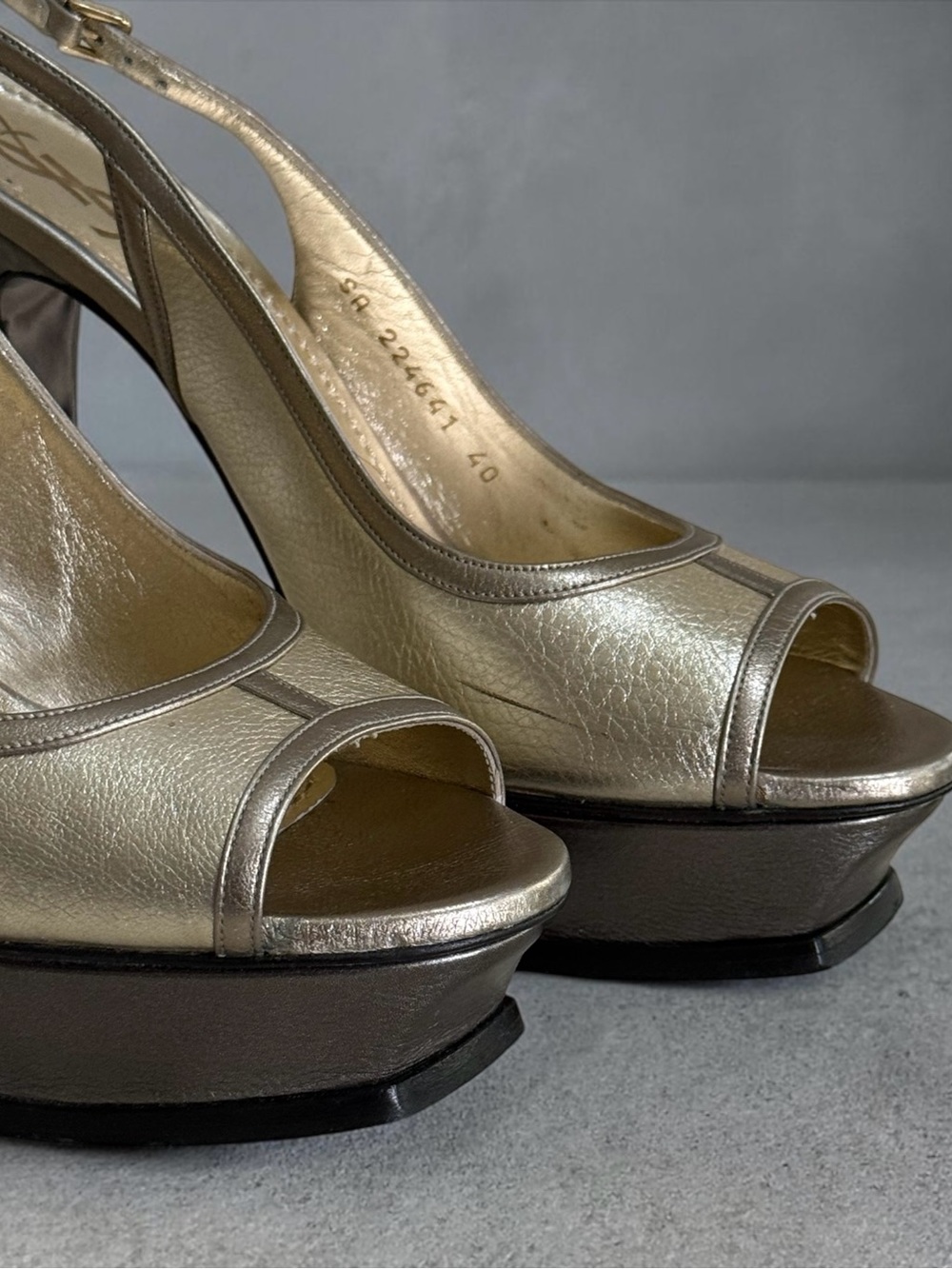 Yves Saint Laurent Gold Metallic Peep-Toe Slingback Platform Heels! Size 9.5 /40 - Picture 13 of 16